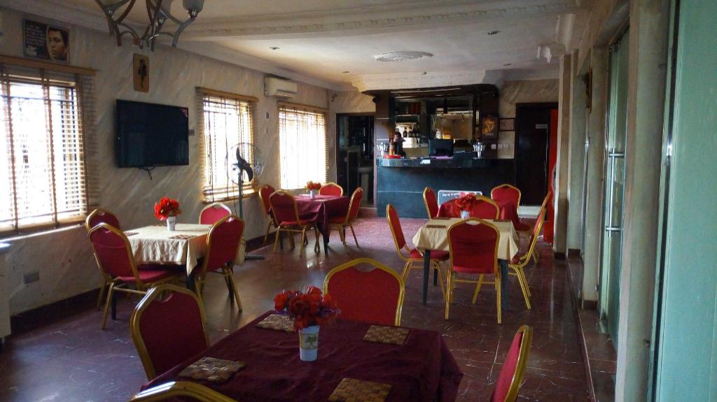 D'czars Hotel & Suites 10/16