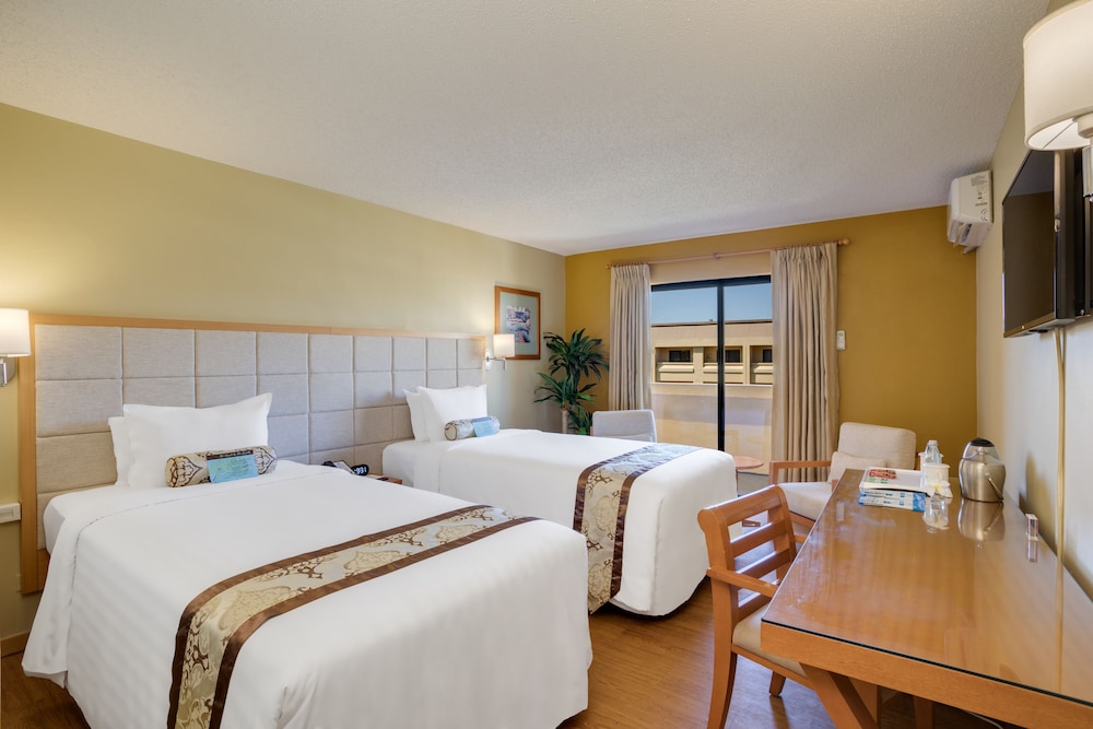 Guam Plaza Resort & Spa 11/69