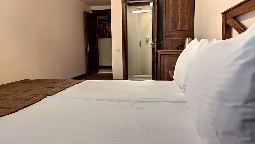 Maajid Hotel 25/50