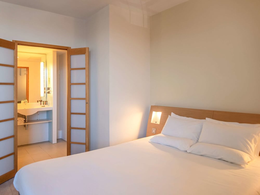 NOVOTEL CARDIFF CENTRE 15/75