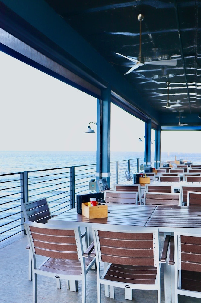 Fishermens Village Resort 32/48