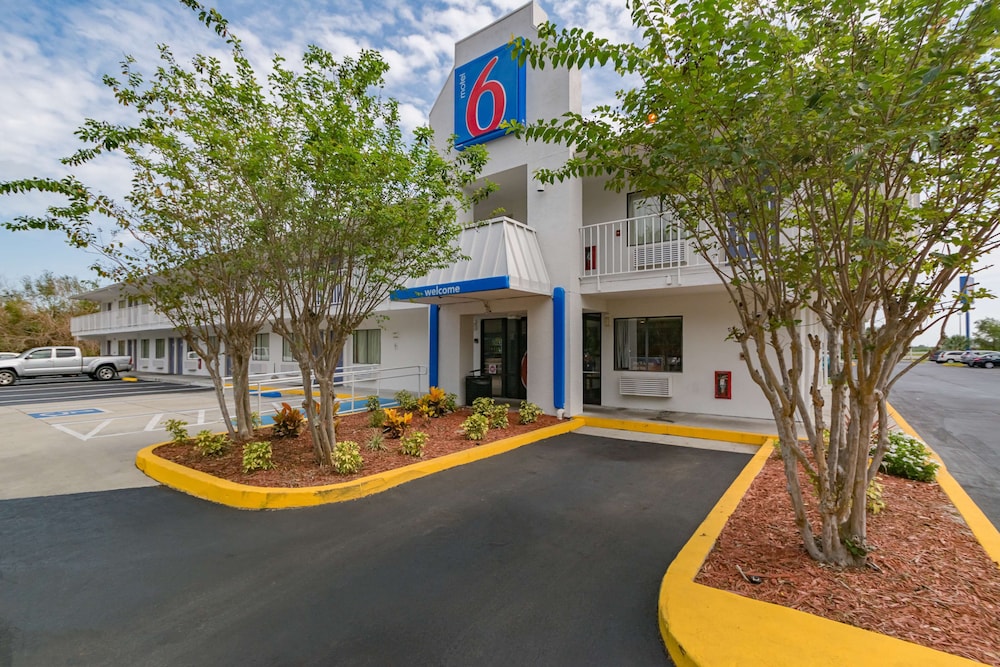 Motel6 Ft. Pierce, FL 50/60