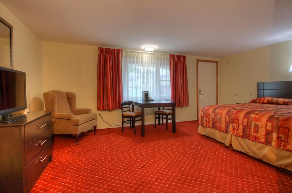 Colonial Village Resort 35/46