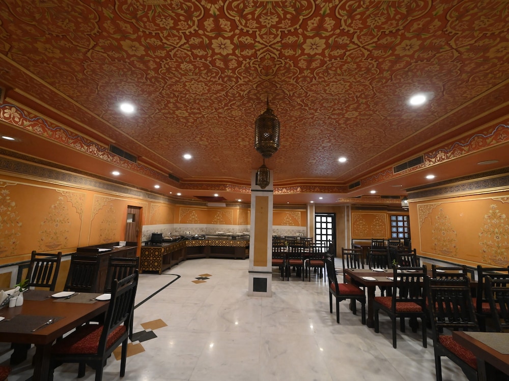 Fort Chandragupt Hotel 24/32