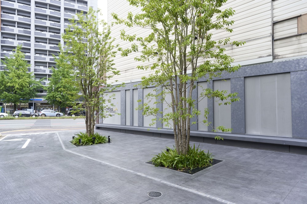 Cross Life Hakata Yanagibashi 50/50