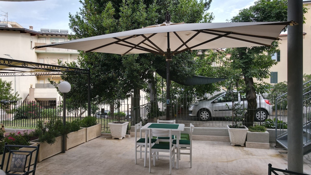 Hotel Dei Pini 57/62