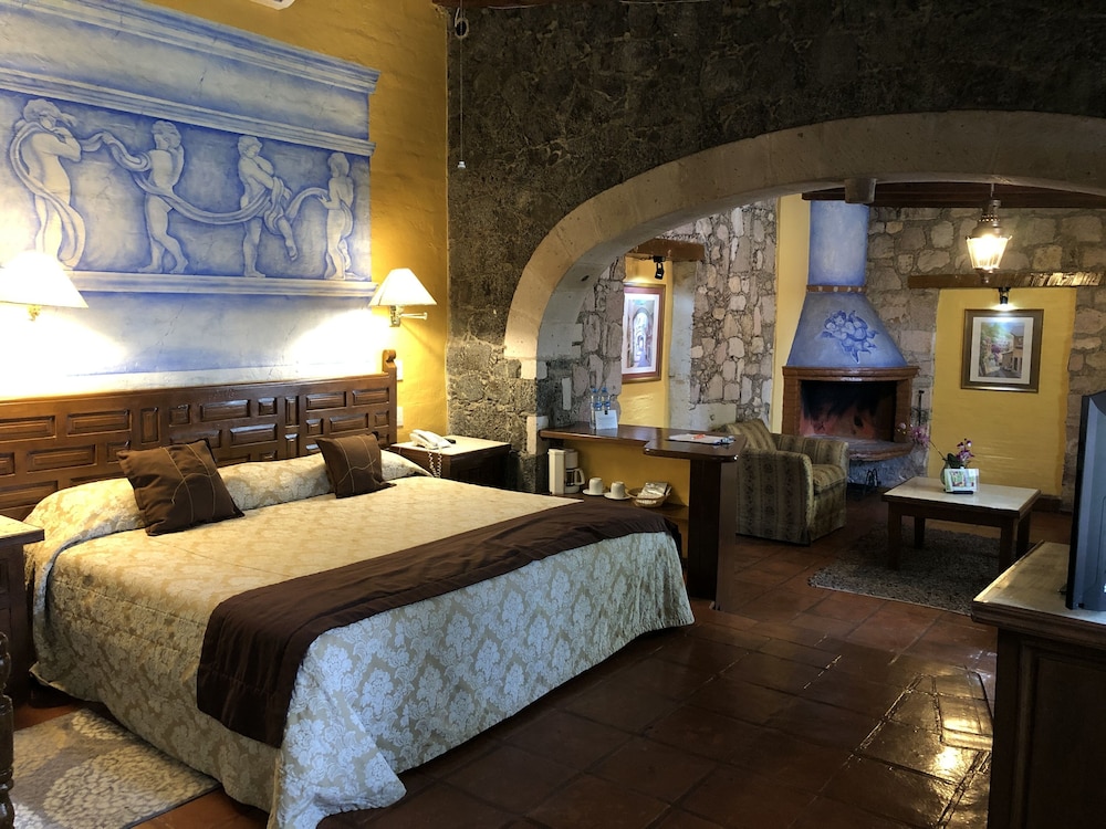 Villa San Jose Hotel And Suites 15/50