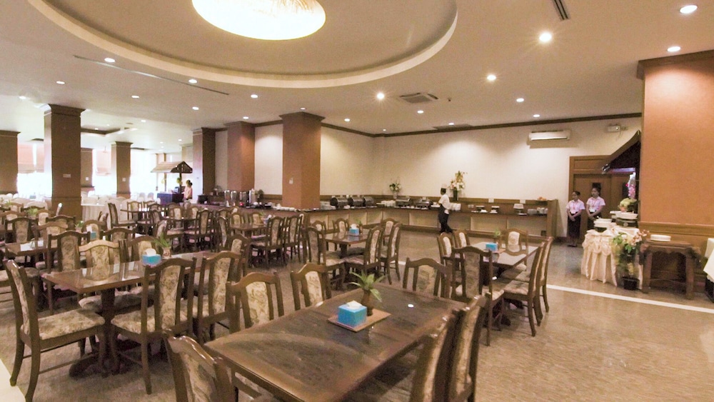 Arawan Riverside Hotel 51/65