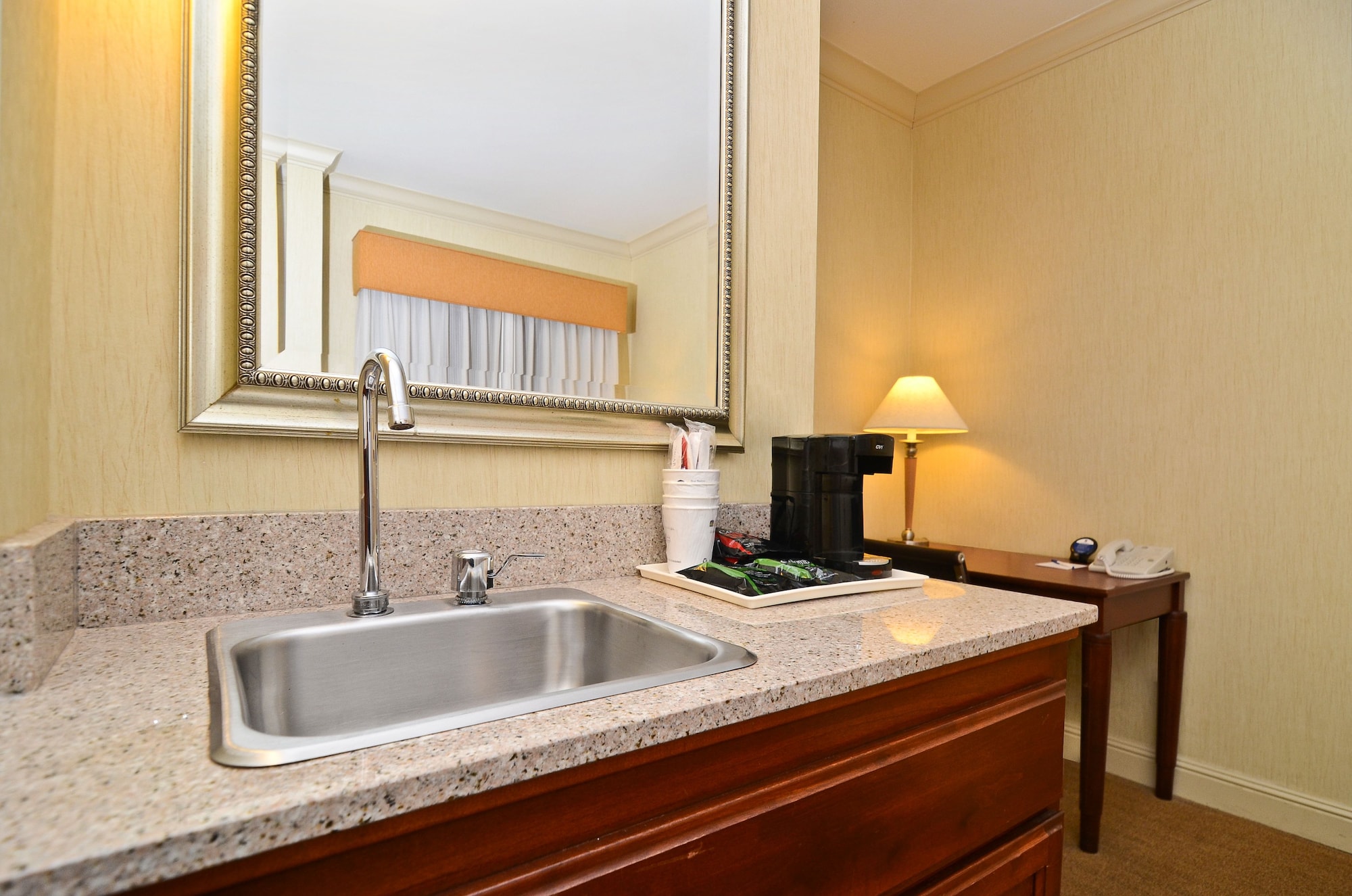 غرفة قياسية بسريرين كوين، Best Western Plus All Suites Inn 3/5