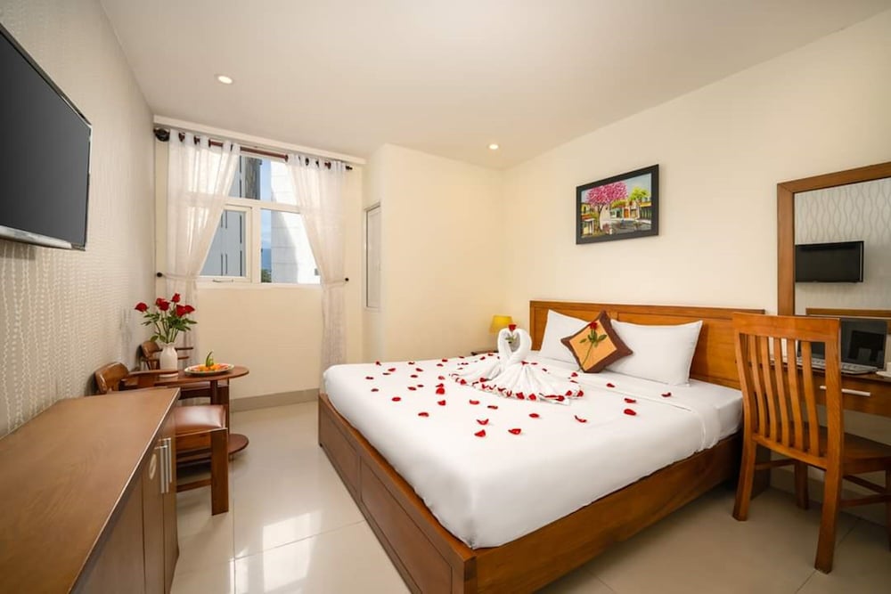 DELUXE, DOUBLE BED