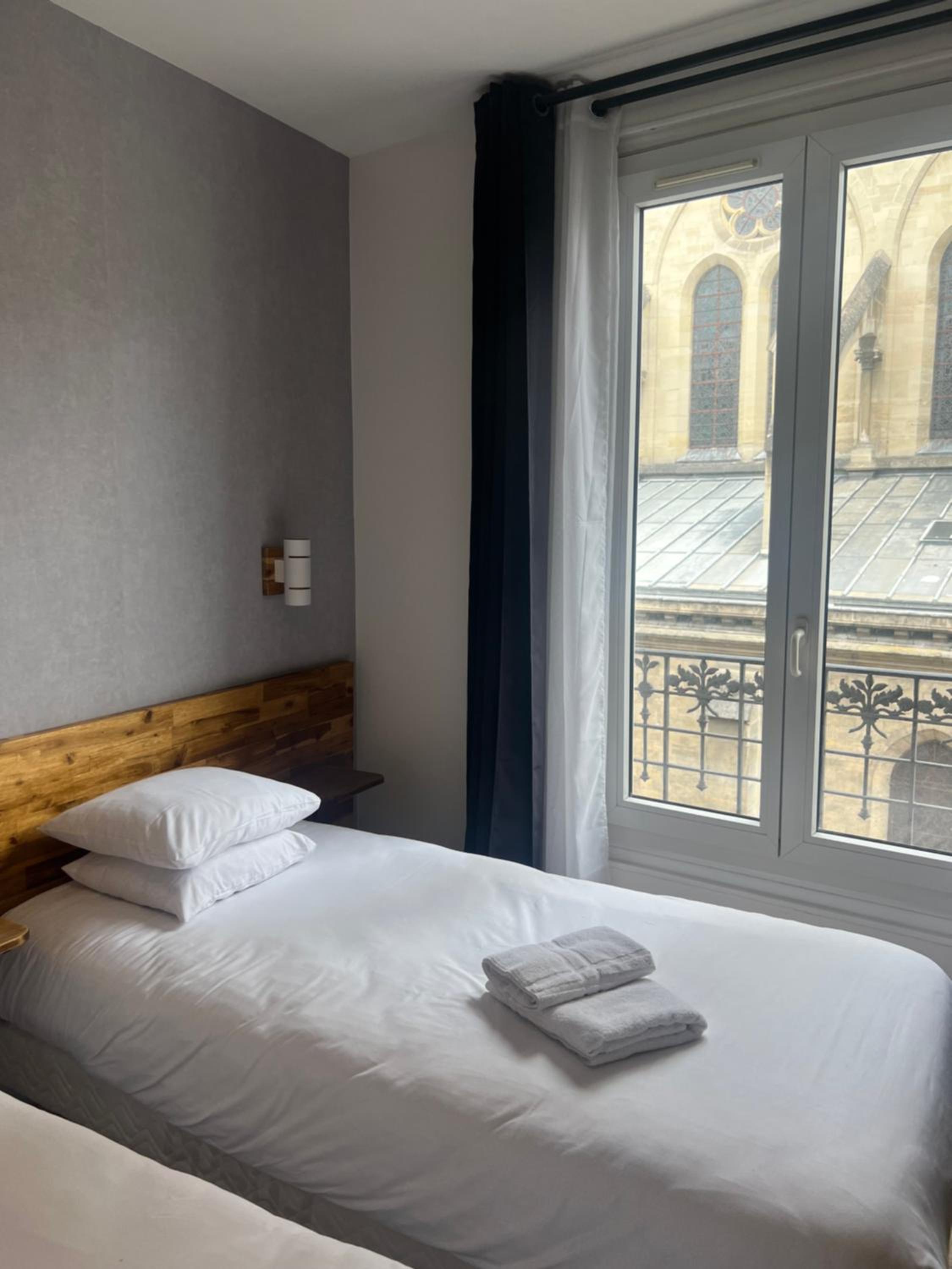 Adjoining, Double Bed