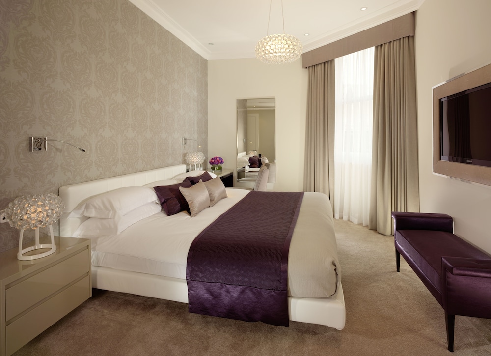 51 Buckingham Gatetaj Suites Residences 23/83