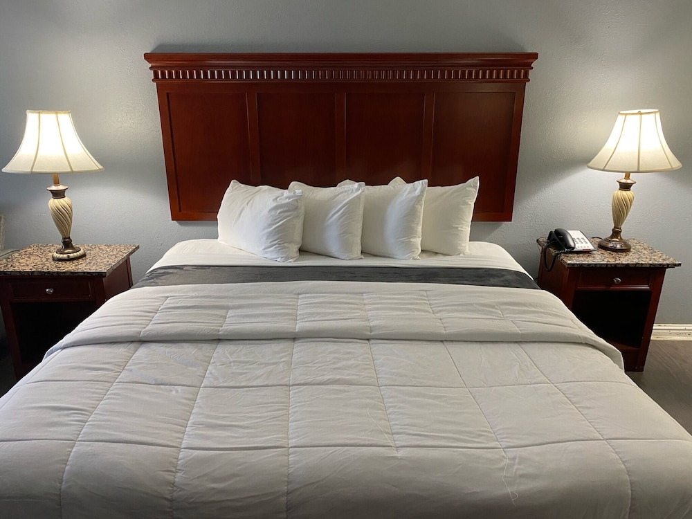 Antioch Quarters Inn and Suites 12/54
