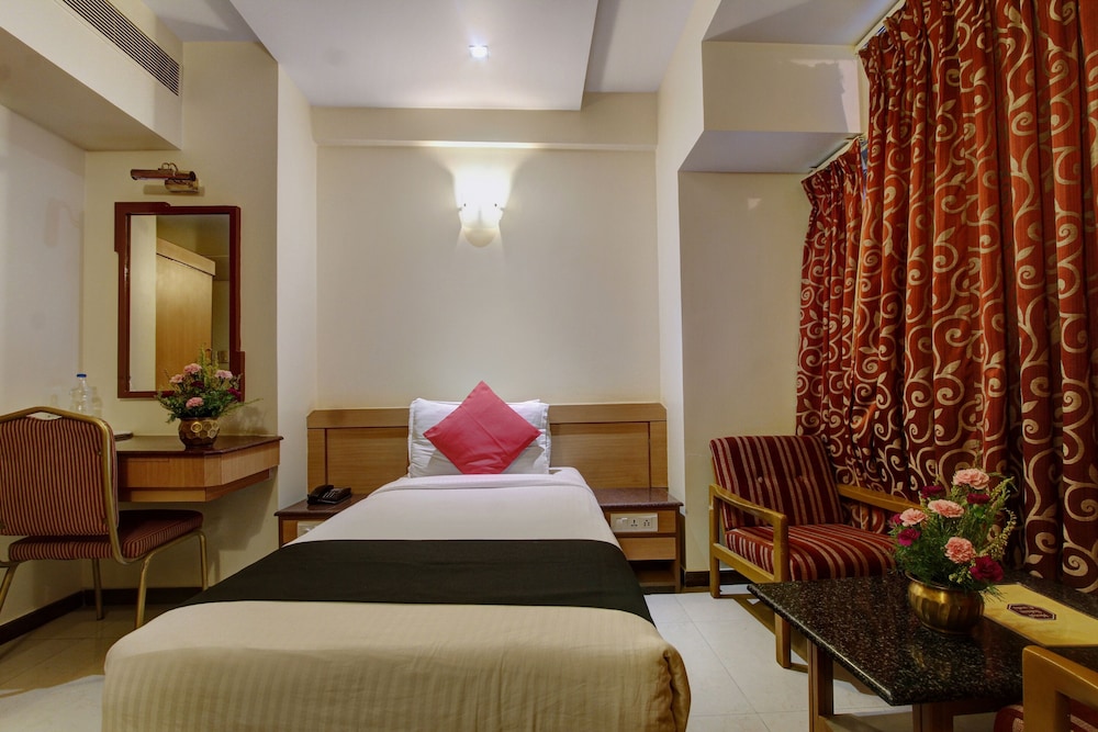 Oyo 8169 Hotel Salem Castle 9/32