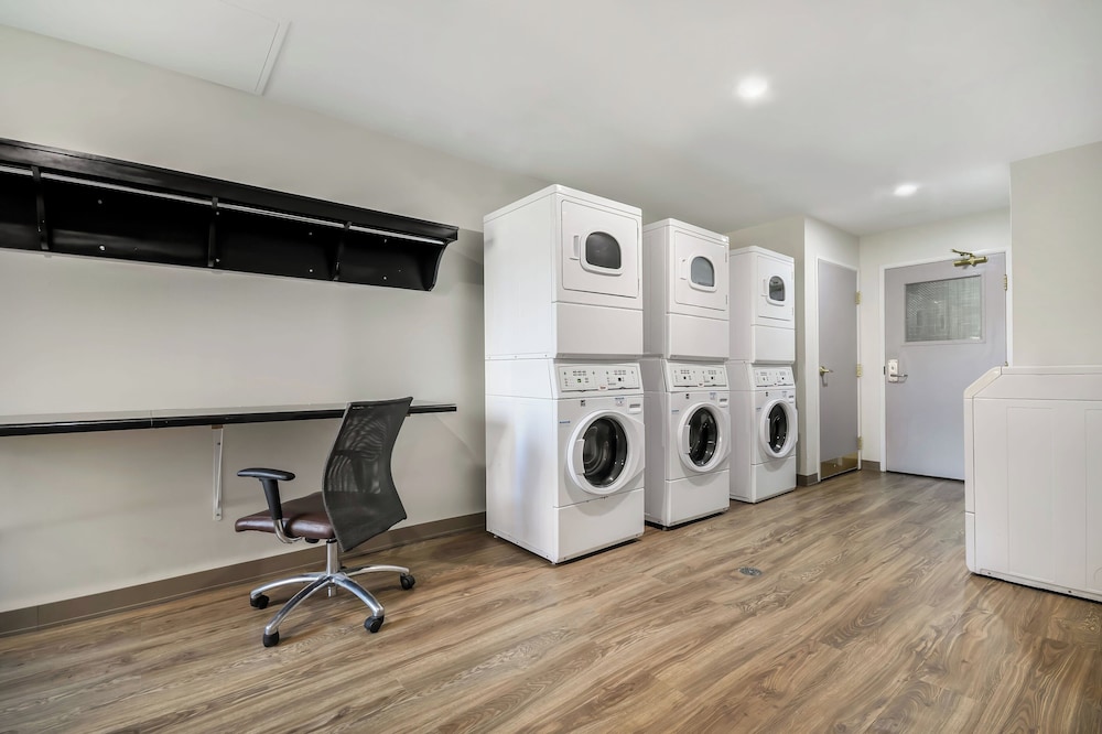Staybridge Suites Toledo - Maumee 42/72
