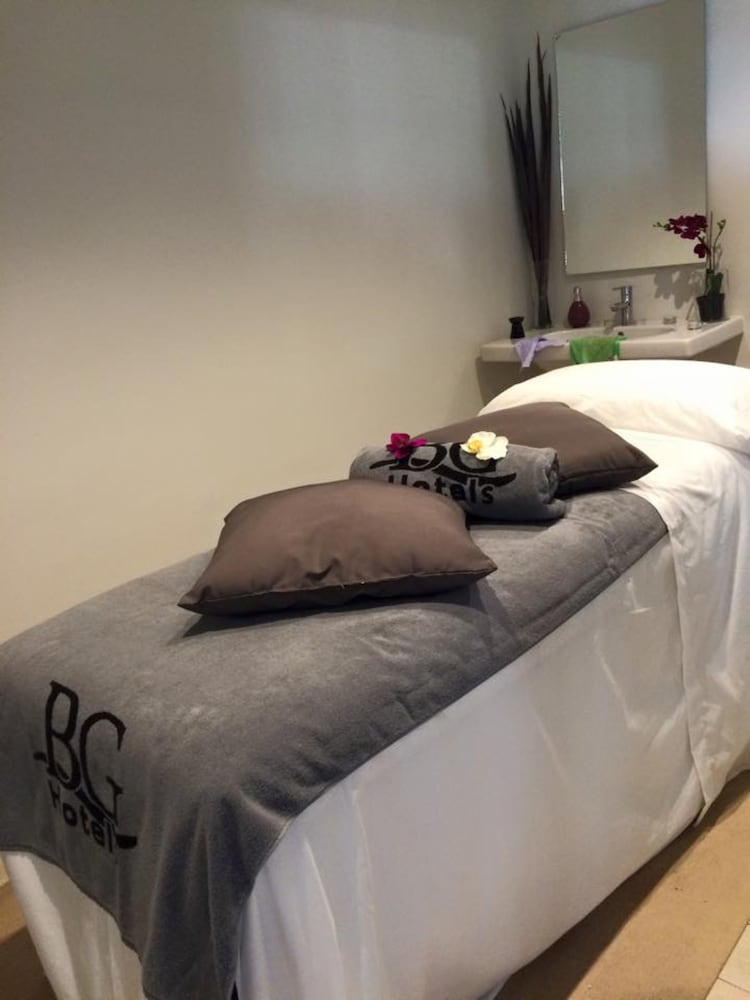 BG Tonga Tower Design Hotel and Suites 11/64