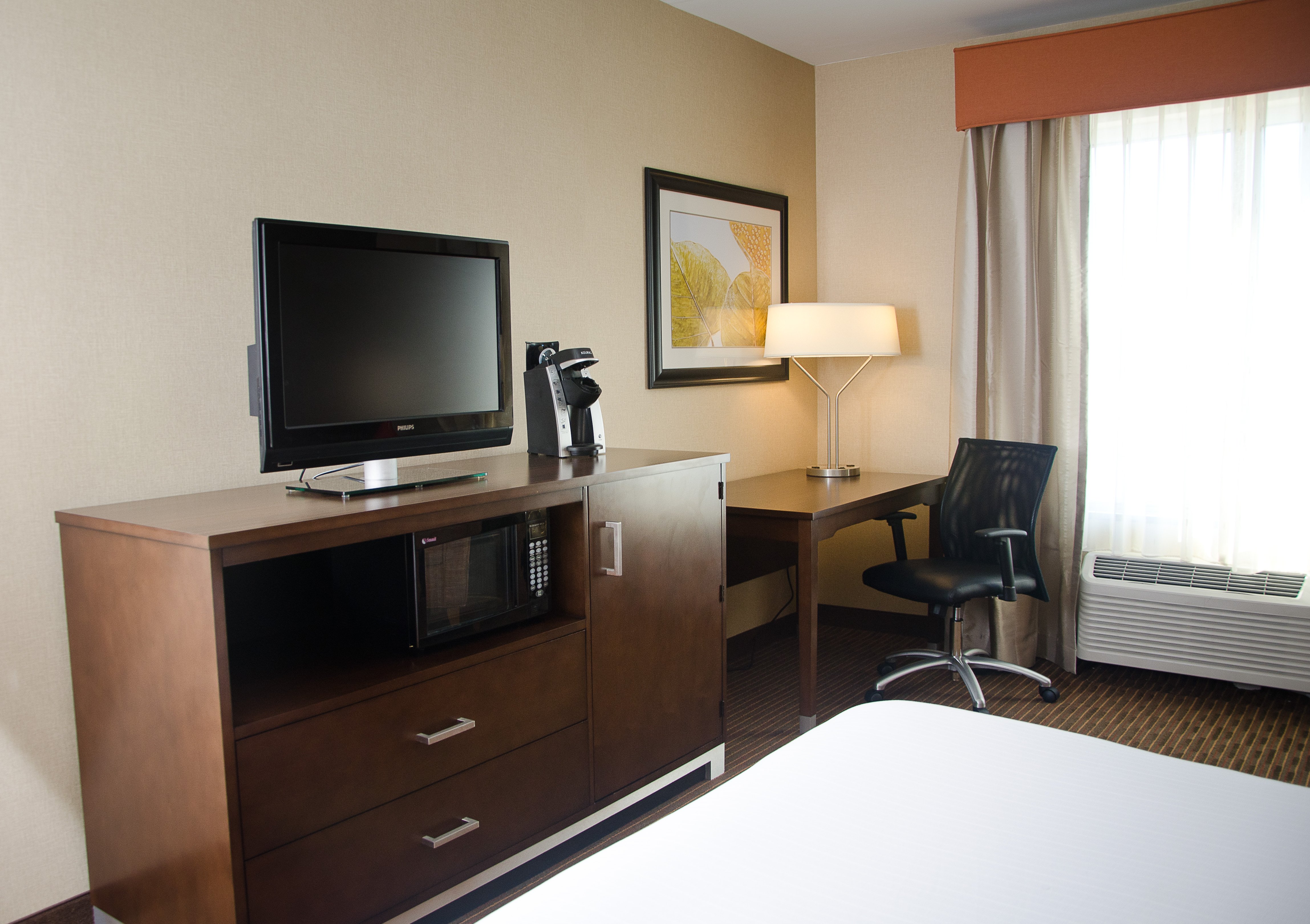 Holiday Inn Express Hotel Amp Suites Watertown Thousand Island 48/56