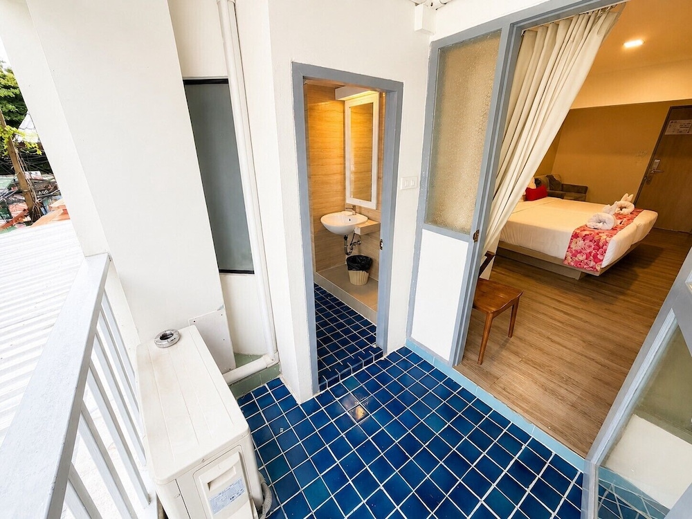 Wild Orchid Villa Bangkok 50/50