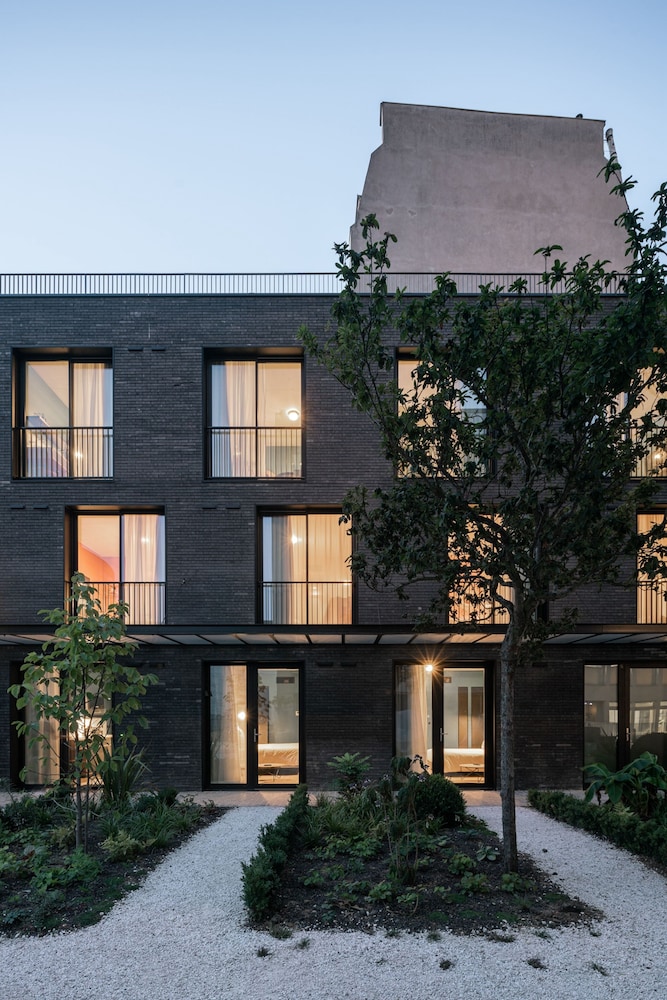 Deskopolitan House 2/30
