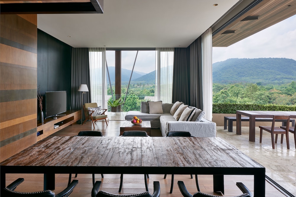 Atta Lakeside Resort Suite 70/81
