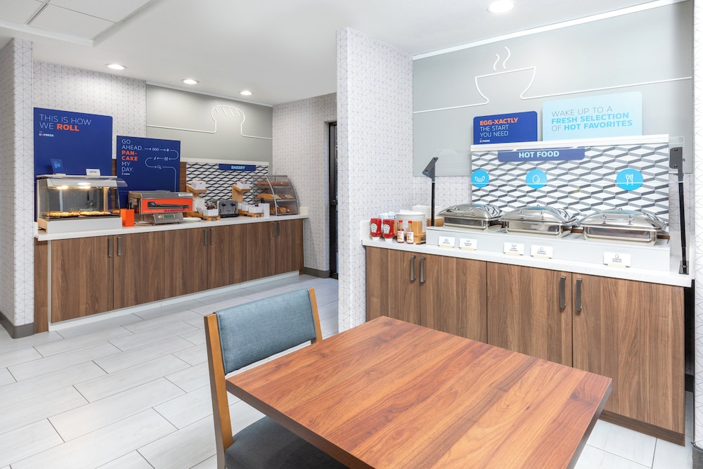 Holiday Inn Express & Suites Lathrop 44/61
