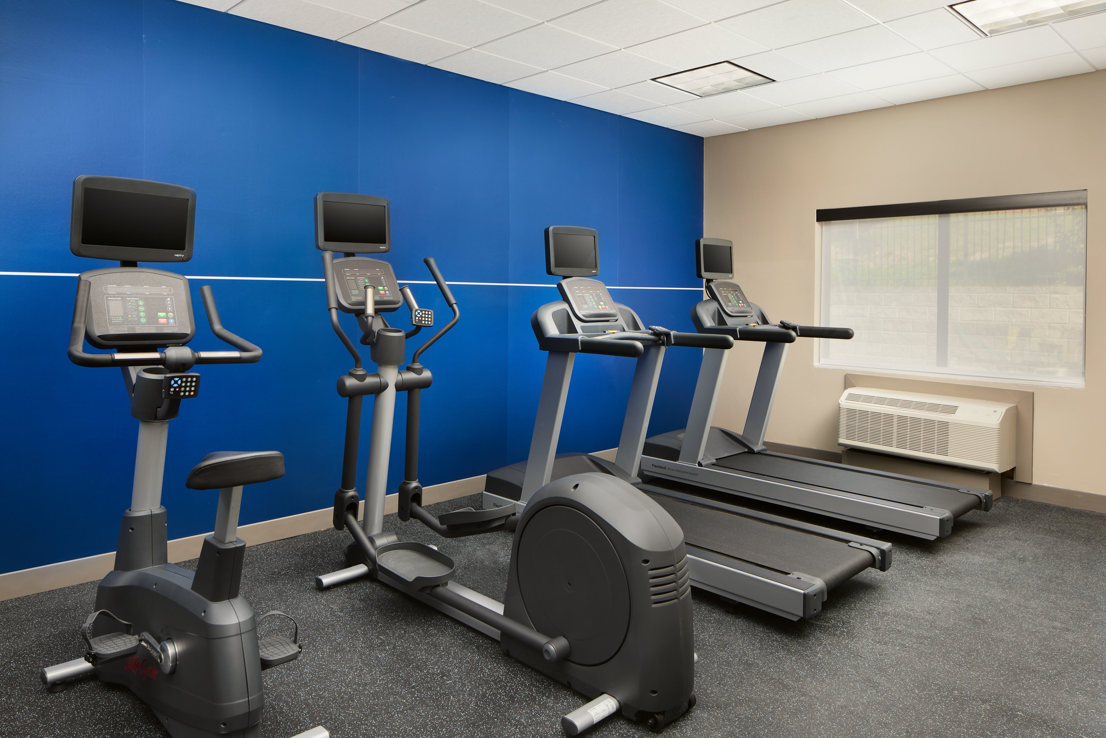 Holiday Inn Express Hotel And Suites Bridgeport 30/50