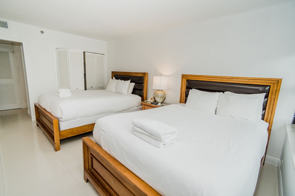 The Alexander All Suite Oceanfront Resort 20/50