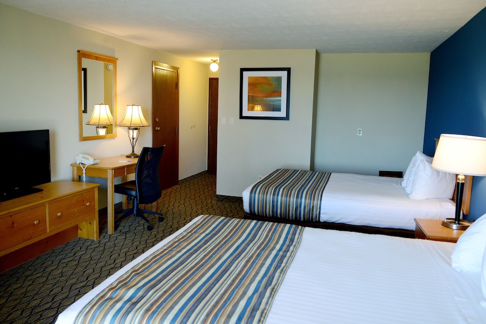 Baymont by Wyndham St. Ignace Lakefront 16/54