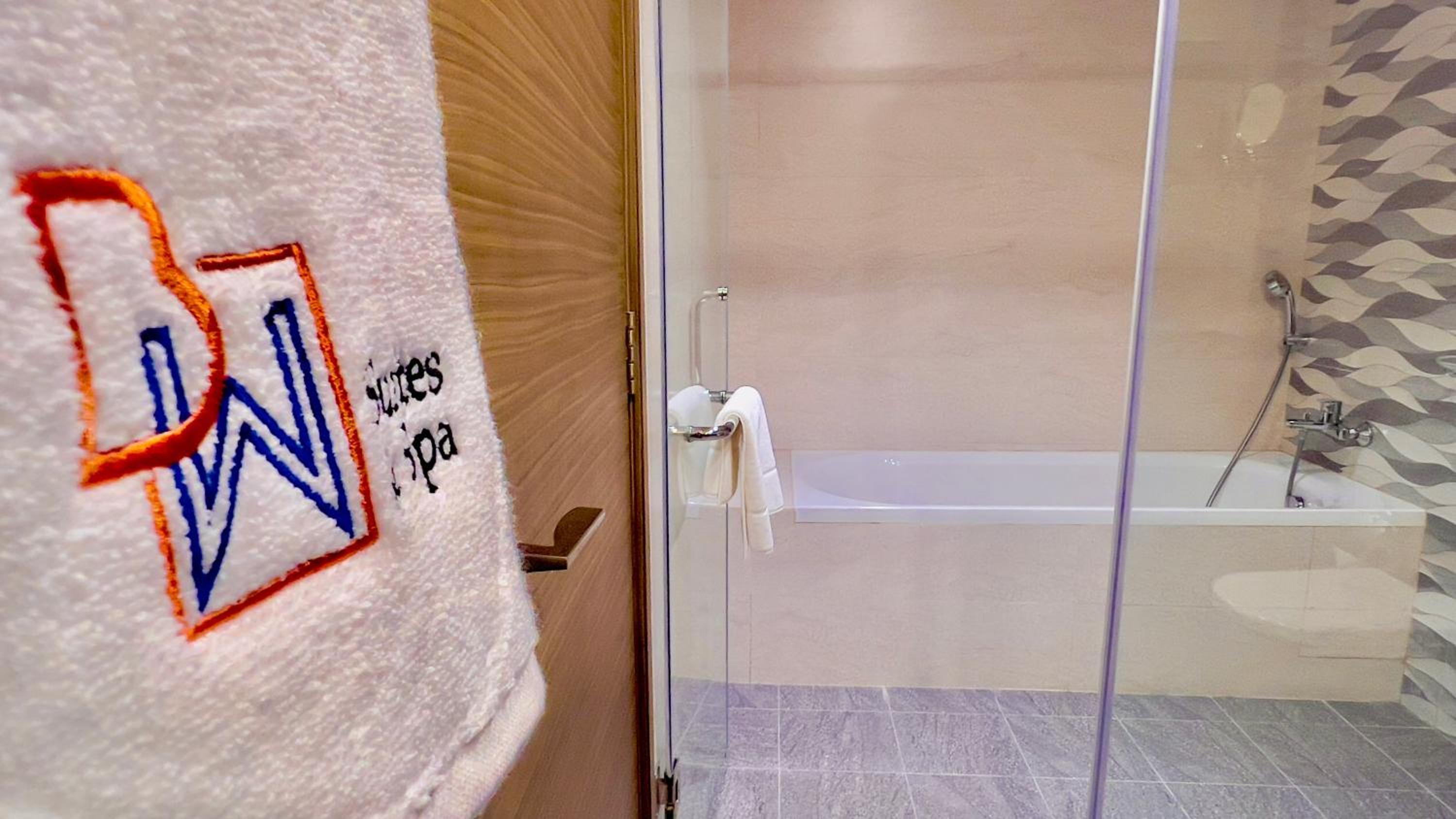 BW Suites & Spa 28/60