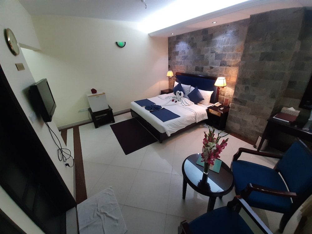 HOTEL VALLEY GARDEN 34/67
