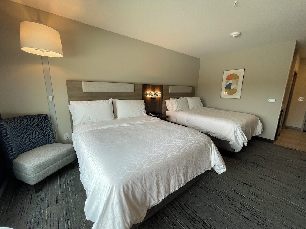 Holiday Inn Express & Suites Ft. Smith Airport, an IHG Hotel 33/75