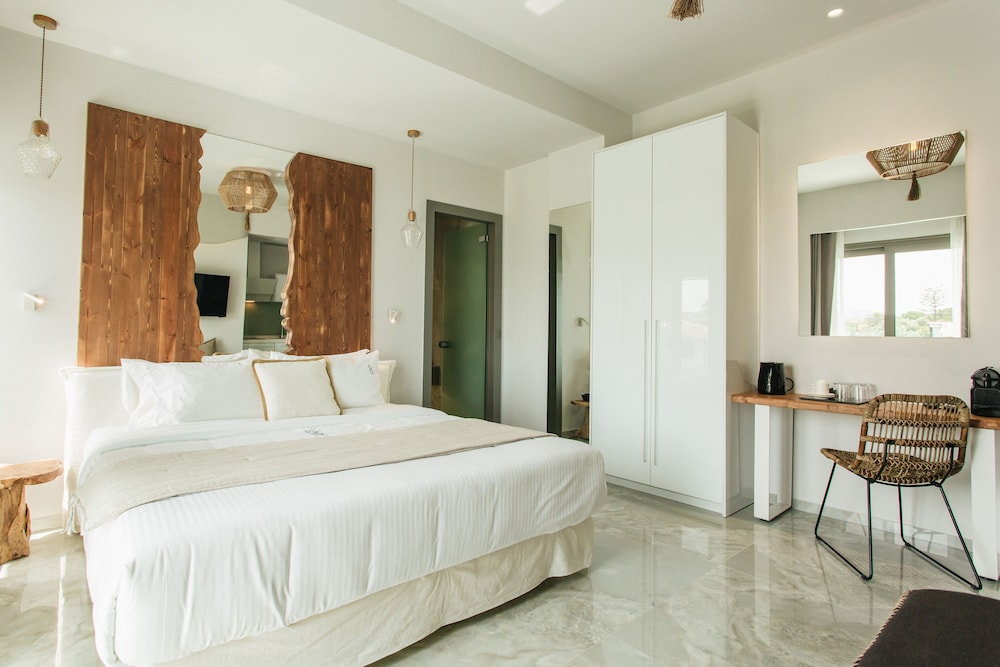Blue Carpet Luxury Suites 9/50