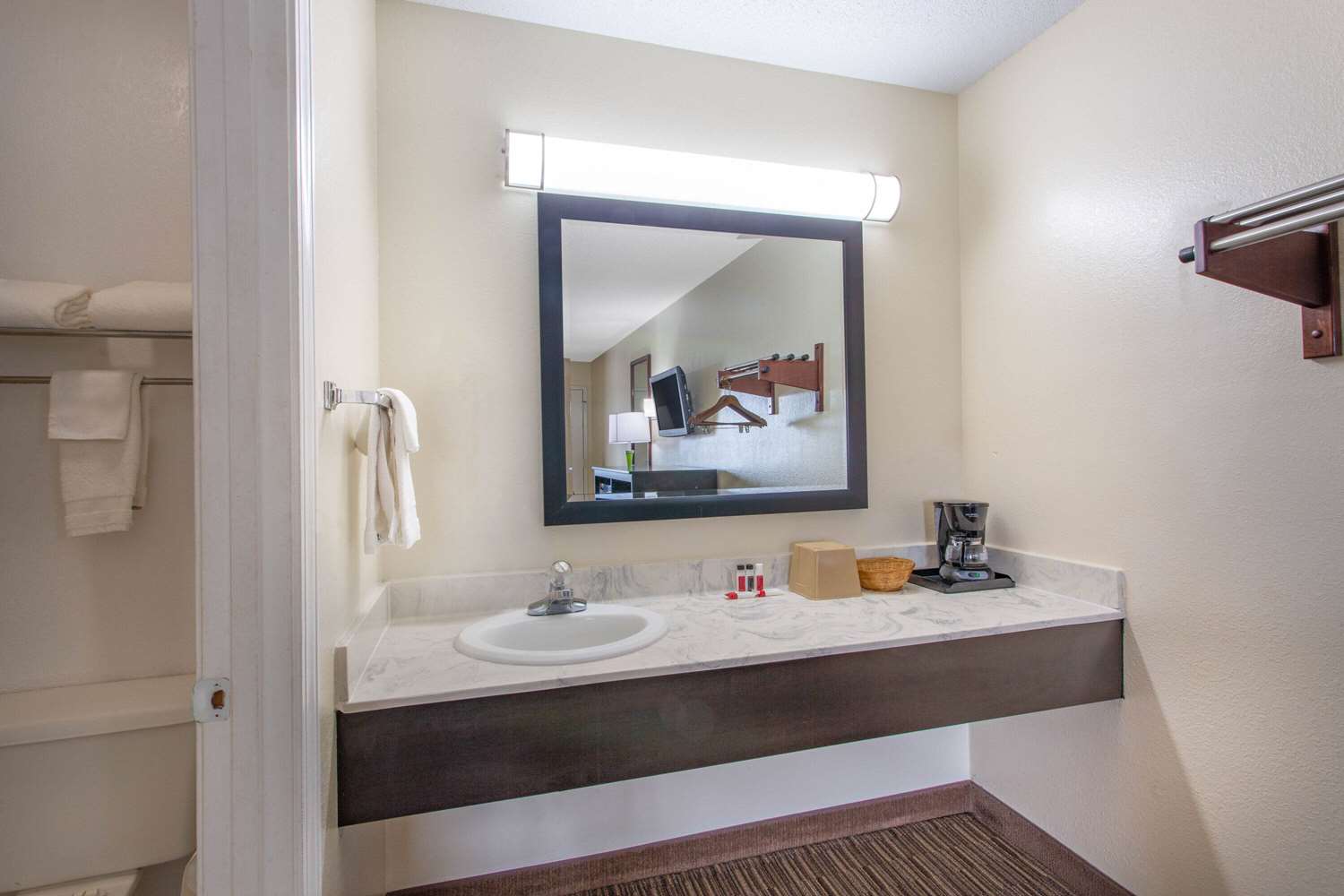Super 8 by Wyndham Florence 23/23