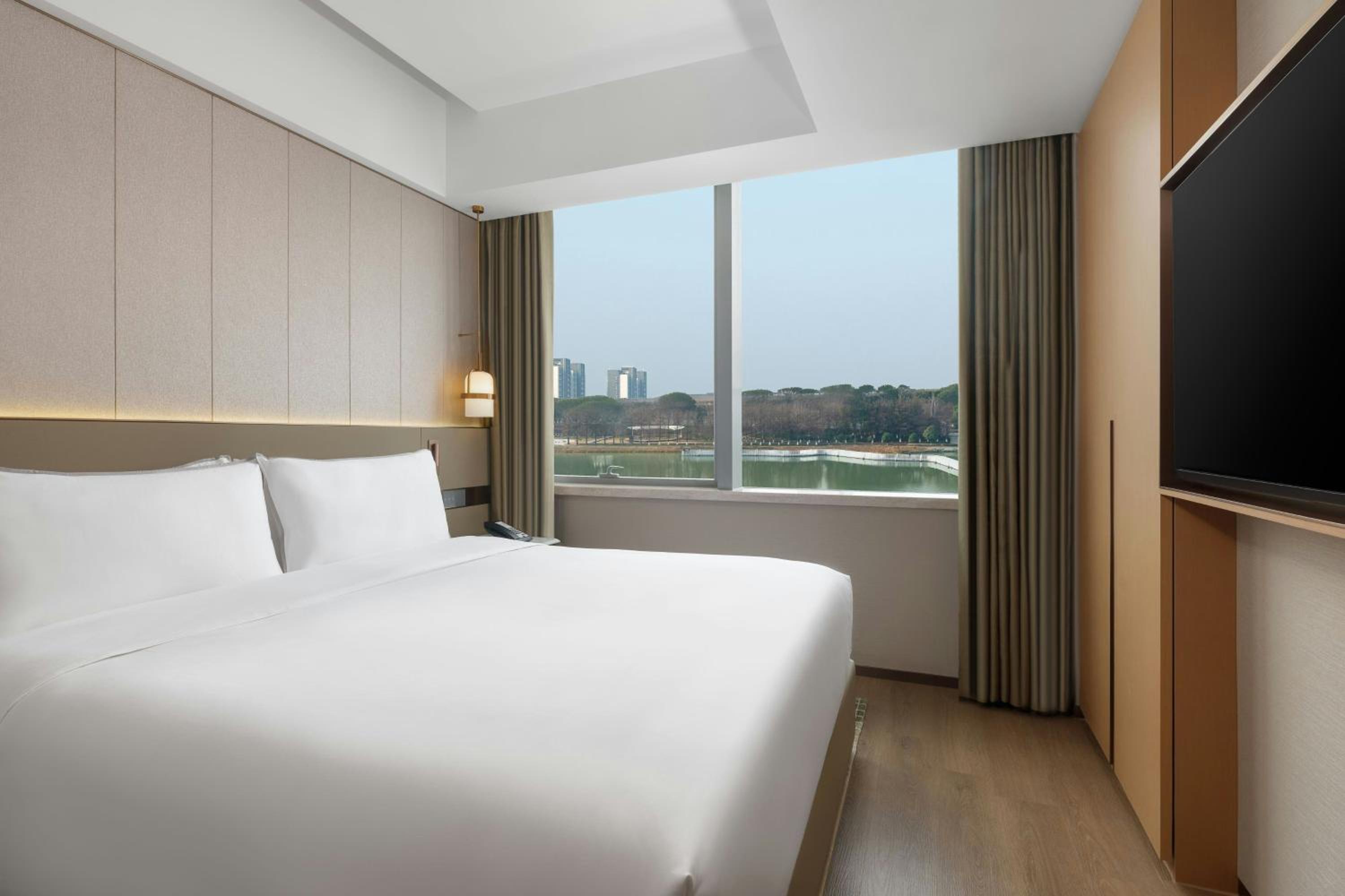 1 Bedroom, Smart, Suite, King Bed