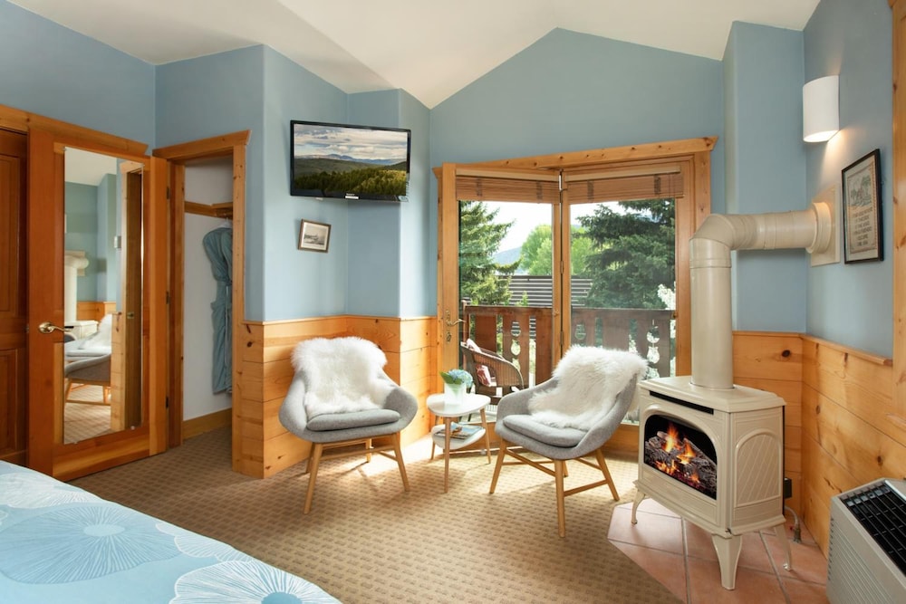 The Alpine House Lodge & Cottages 37/45