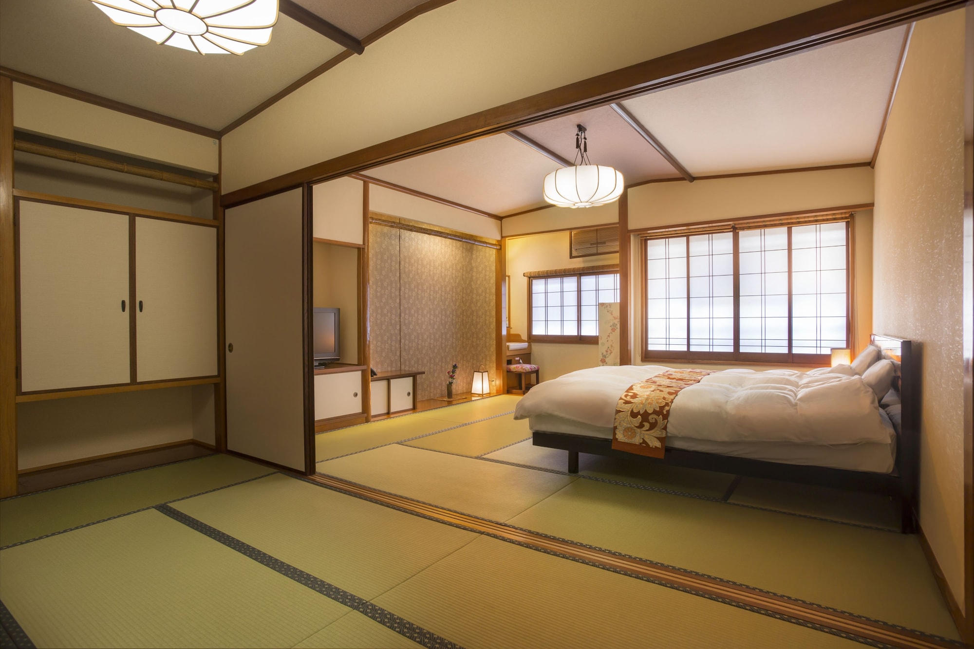 Standard, Twin Beds, 2 Futon Beds, Shared Bathroom, Private Bathroom