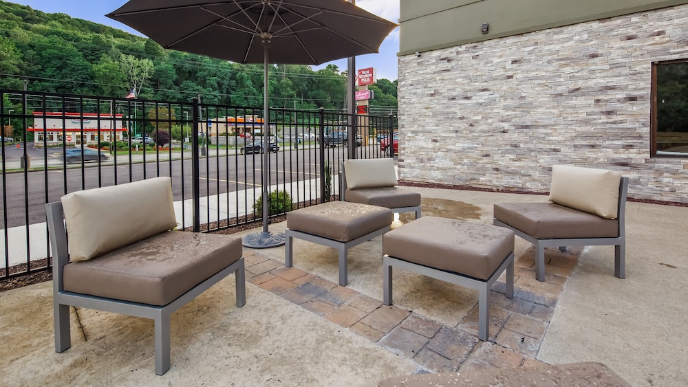 Best Western Plus Clarks Summit Scranton 30/37