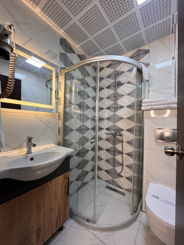 Latifoglu Hotel 46/50