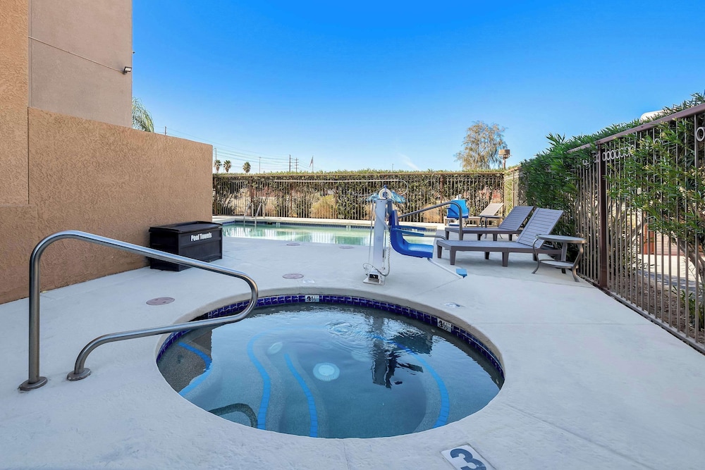 Comfort Inn & Suites Near Kino Sports Complex 33/58