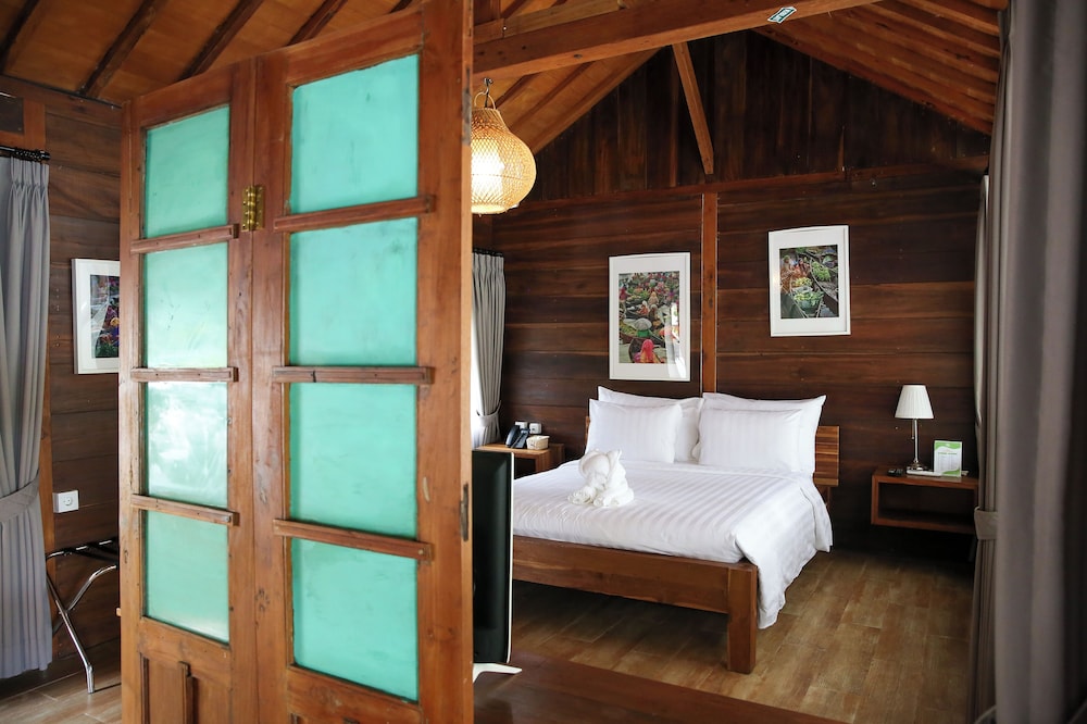 Avery Coconut Island Hotel and Beach Resort 15/47