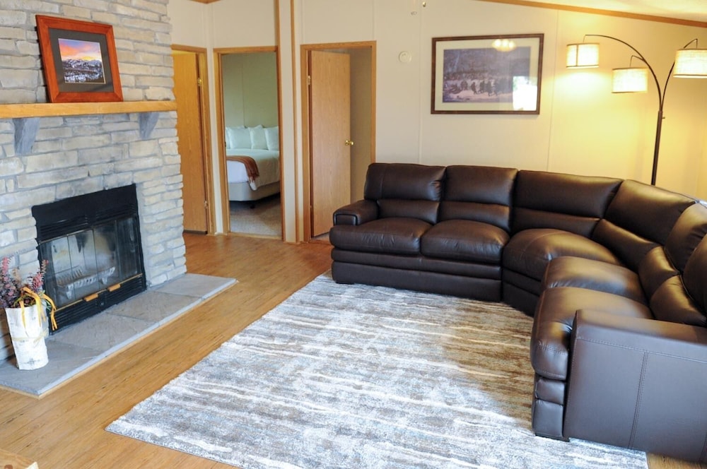 Royal Gorge Cabins 48/69