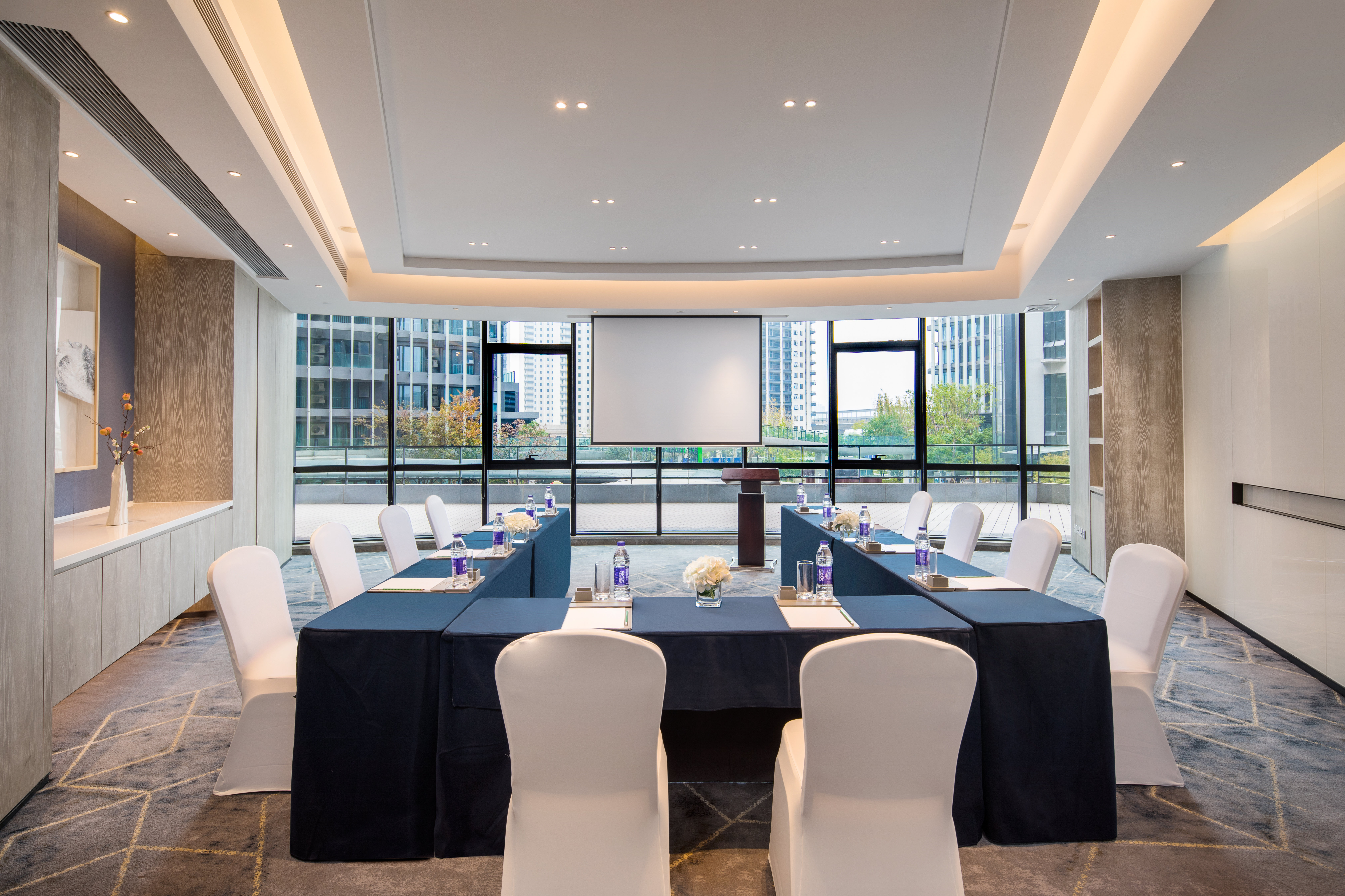 HOLIDAY INN NANJING SOUTH STATION 34/36