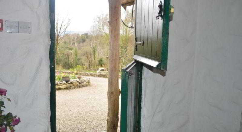 Lissyclearig Thatch Cottage 9/10