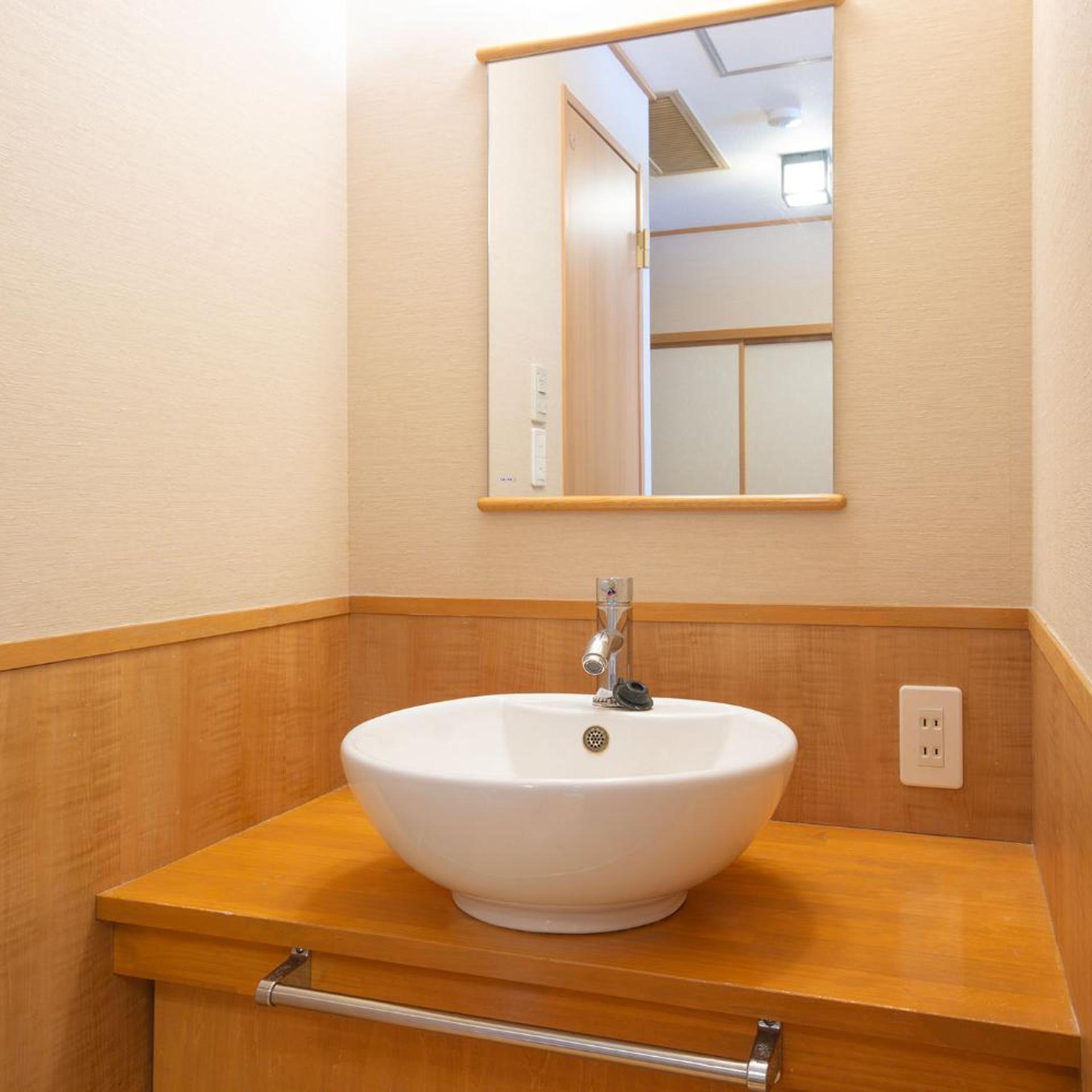 Japanese, Economy, Shared Bathroom