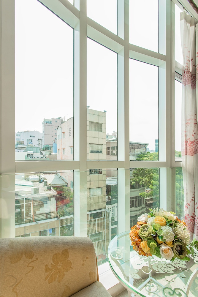 Lucky Star Hotel 266 De Tham 33/38