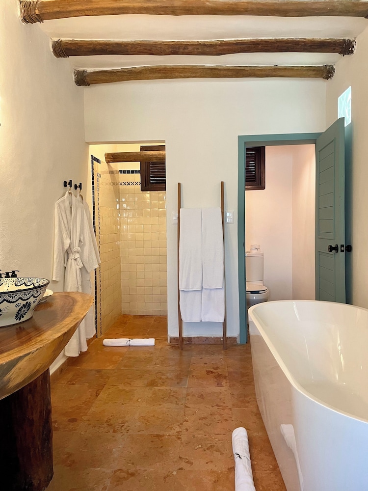 Ser Casasandra Boutique Hotel 76/78