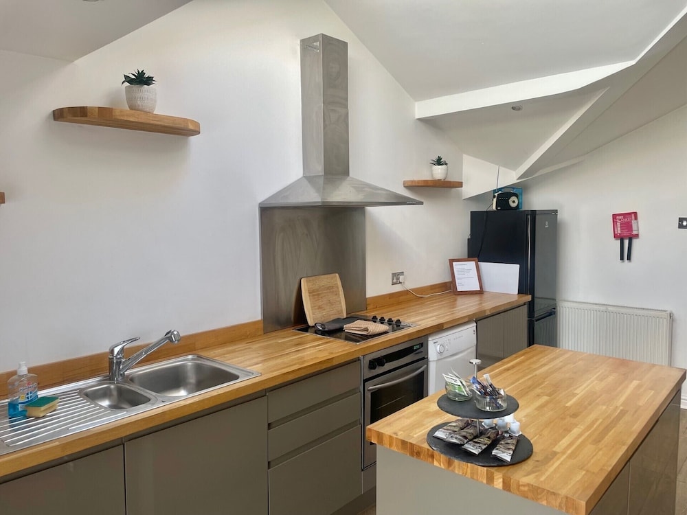 Beach House 3 Bed Penthouse Apartment 11/50