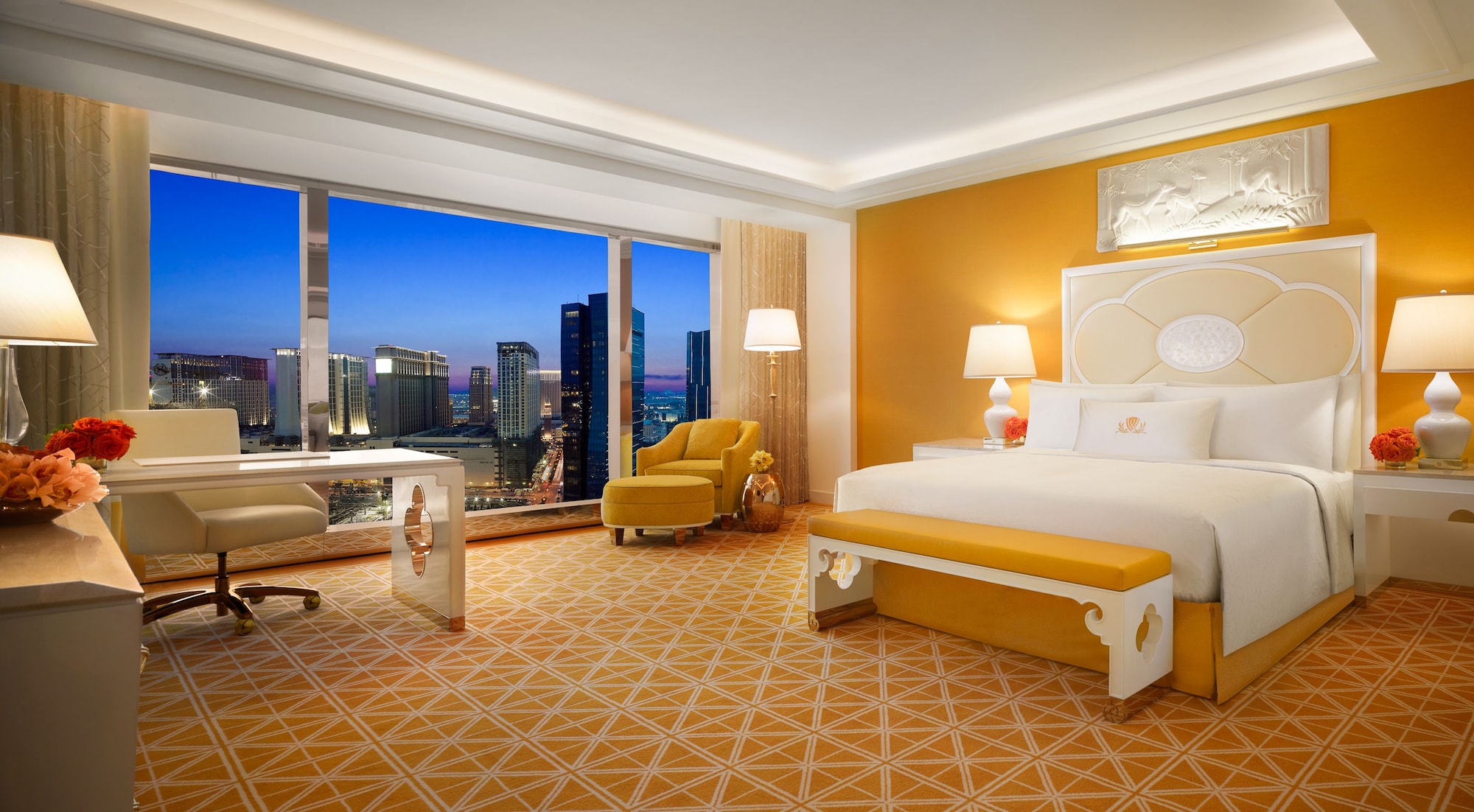 PALACE, KING BED
