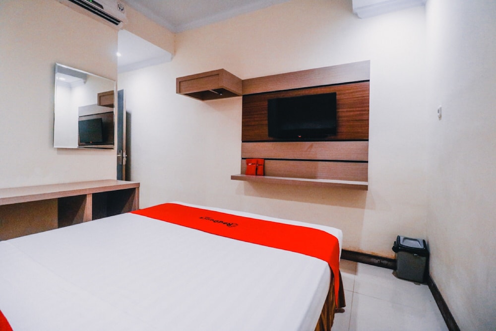 Reddoorz Plus Near Makassar Town Square 11/21