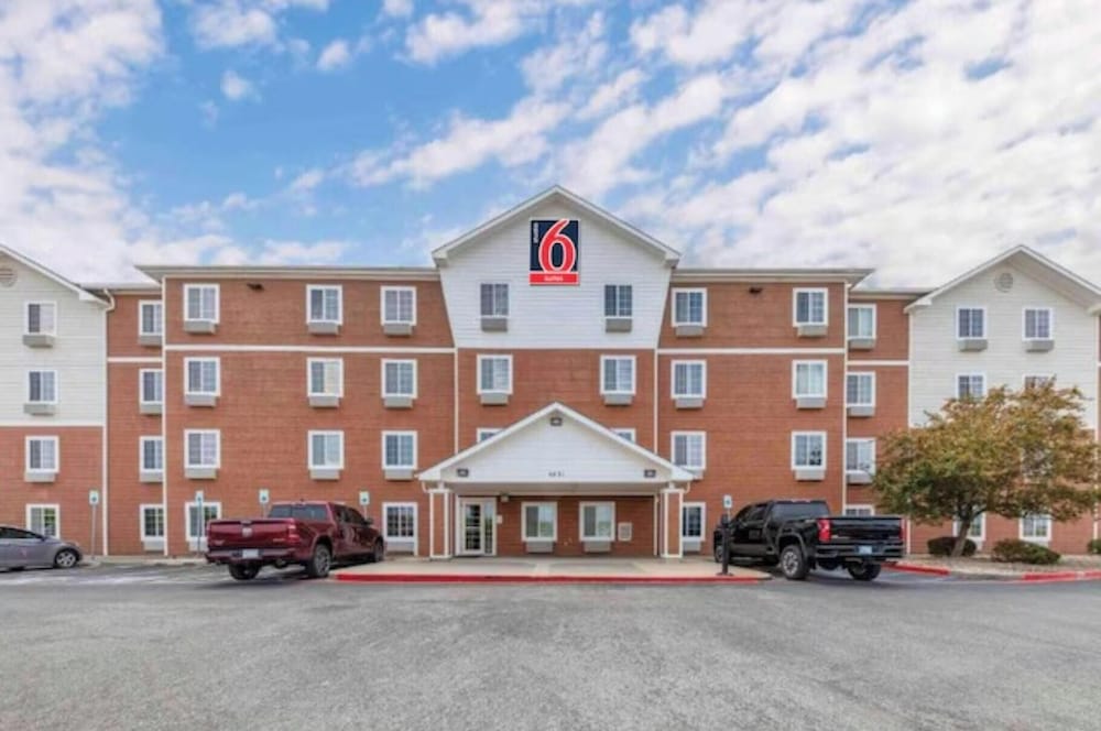 Studio 6 Corporate Extended Stay Philadelphia Malvern Swedesford Rd. PA 51/56